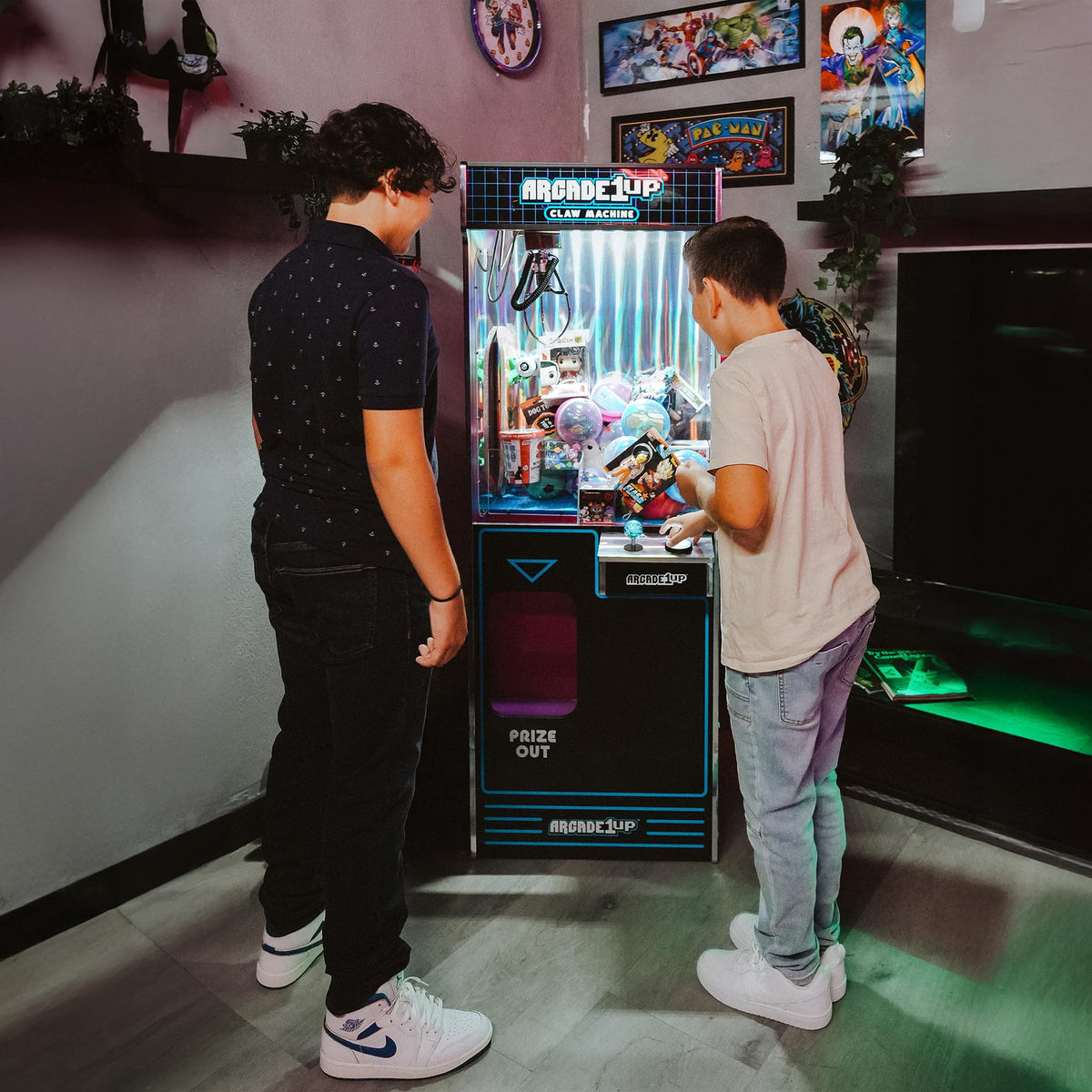 Claw Machine with 3 Levels of Difficulty and Ceiling Light for Arcade Game Room Home Entertainment
